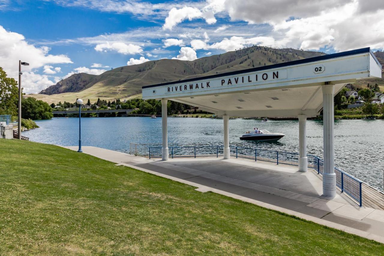 Chelan Resort Suites: Water Sunset Kültér fotó