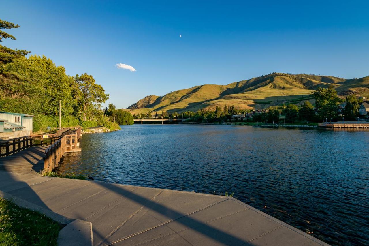 Chelan Resort Suites: Water Sunset Kültér fotó